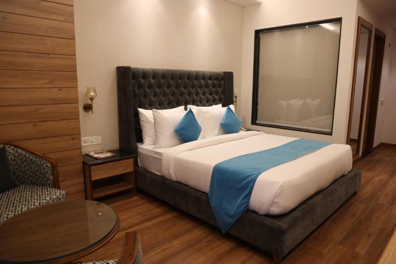 Western Premium 3*